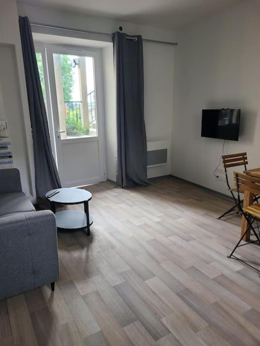 Logement Centre Ville Maurs Luaran gambar